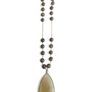 Elegant Gray Chalcedony Gem Pendant Necklace